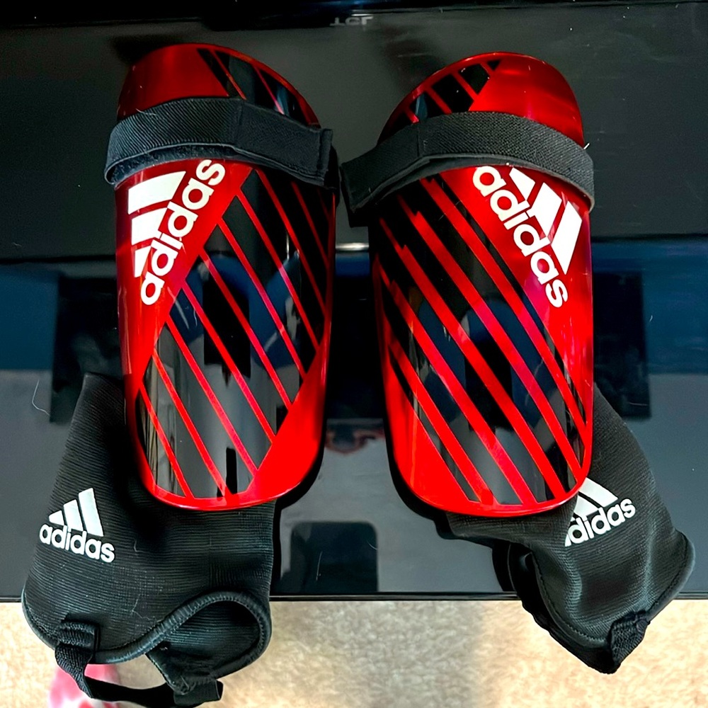 Adidas‘s adult shinguards